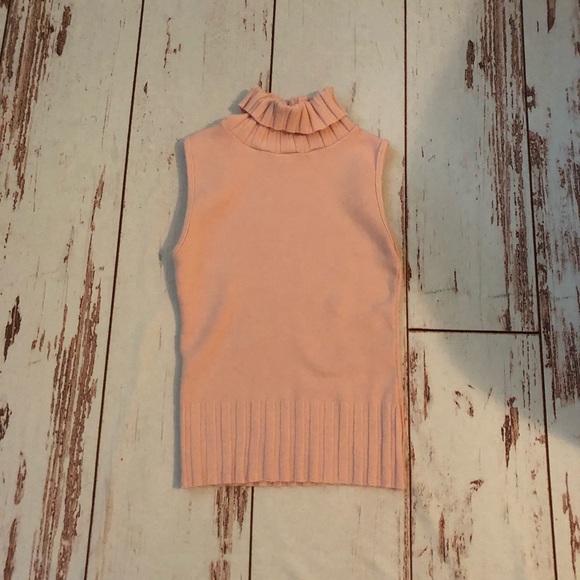 Forever 21 Tops - Forever 21 Light Pink Cropped Sweater Tank